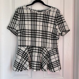 X-Large- flowy black and white checkered shirt
